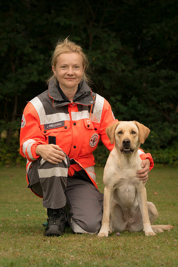 DRK_Rettungshunde_Joanna_Wieczorek_mit_Maja