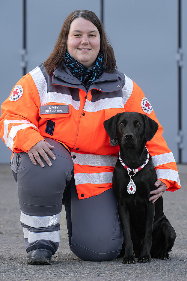 DRK-Rettungshundestaffel-Franziska_Vey_mit_Suki