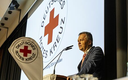 DRK-Präsident bei der Eröffnung der Landesversammlung des Deutschen Roten Kreuzes in Gießen