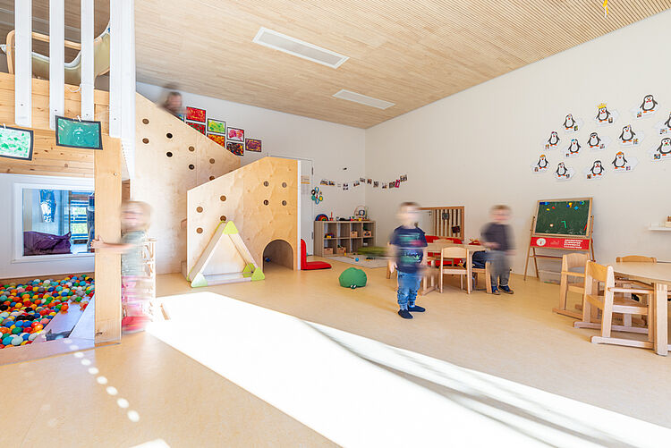 Kinder beim Spielen in der DRK-Kita „Henrys kleine Forscher“ in Staufenberg-Daubringen