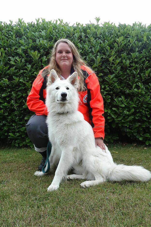 DRK_Rettungshunde_Dawina_mit_Akhiro