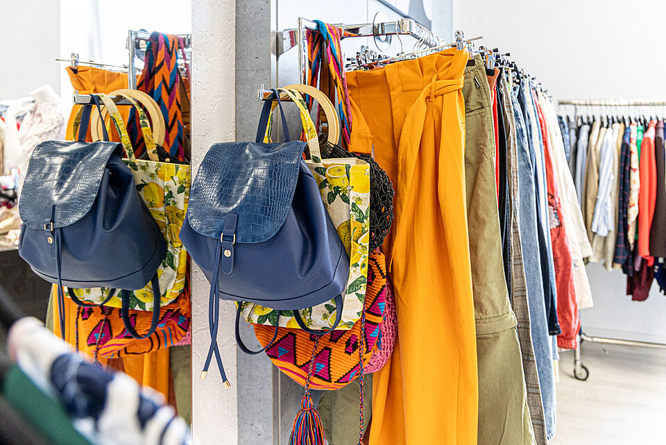 Rucksäcke im DRK Kleiderladen Marburg