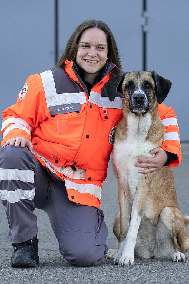 DRK-Rettungshundestaffel-Miriam_Caetano_mit_Baila