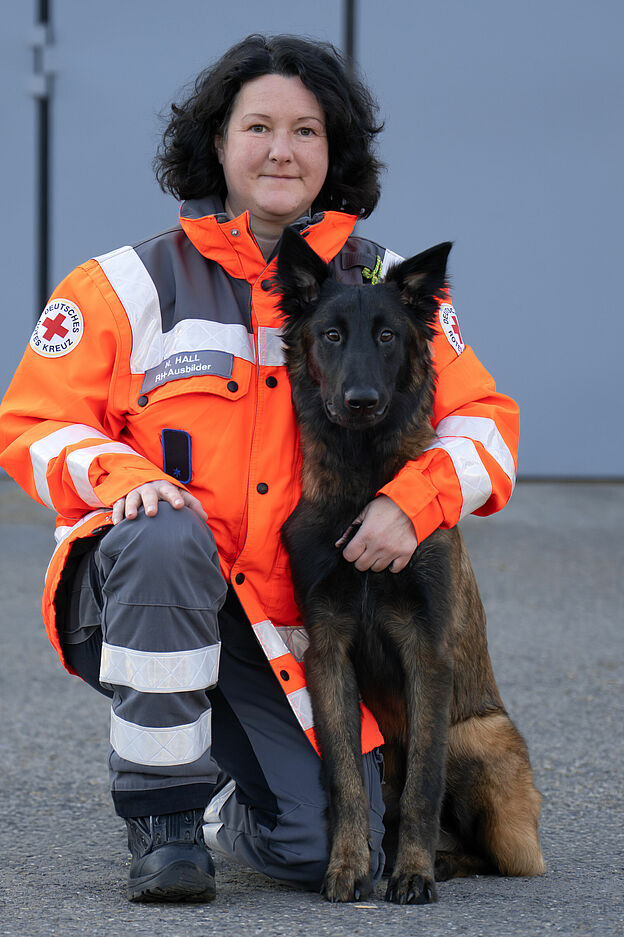 DRK-Rettungshundestaffel-Natalie_Faye_Hall_mit_Sonic