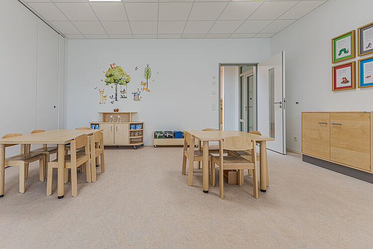 Bistro Essensraum Kita Pohlheim mit Tischen