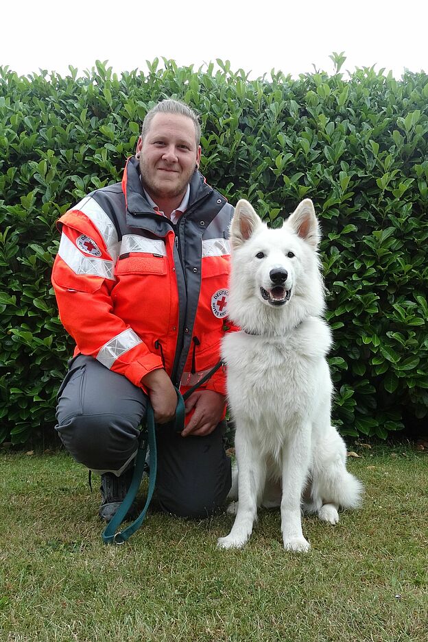 DRK_Rettungshunde_Jan_mit_Akhiro