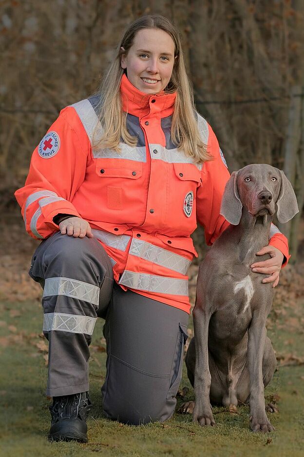 DRK_Rettungshunde_Sarah_Joann_Ronzheimer_mit_Captain