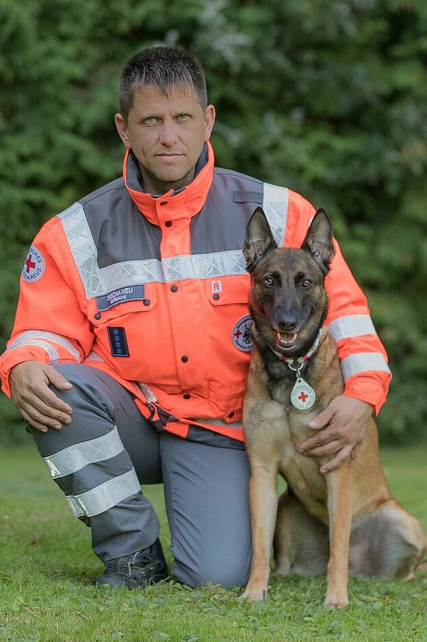 DRK_Rettungshunde_Sascha_Neu_mit_Que