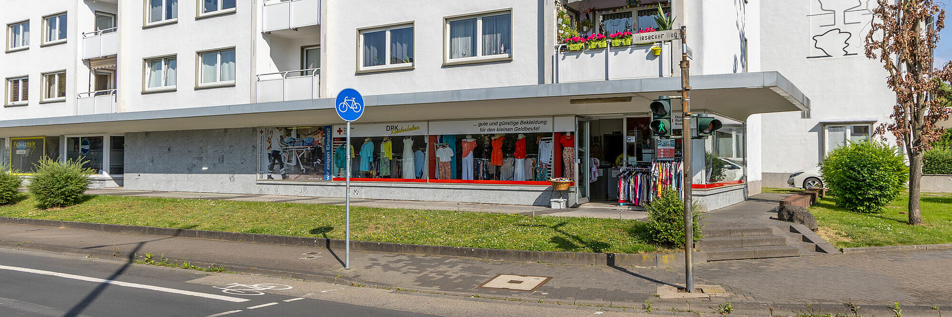 Außenansicht des DRK Kleiderladens am Wiesecker Weg in Gießen