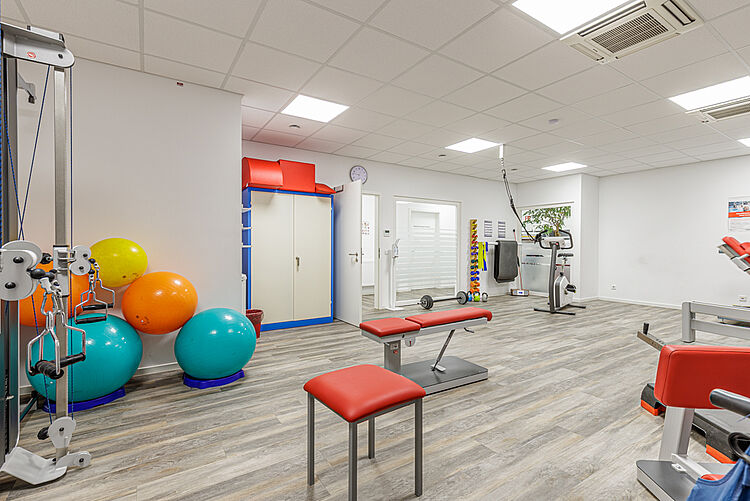 Trainingsgeräte und Gymnastikbälle im DRK-Therapiezentrum Stadtallendorf