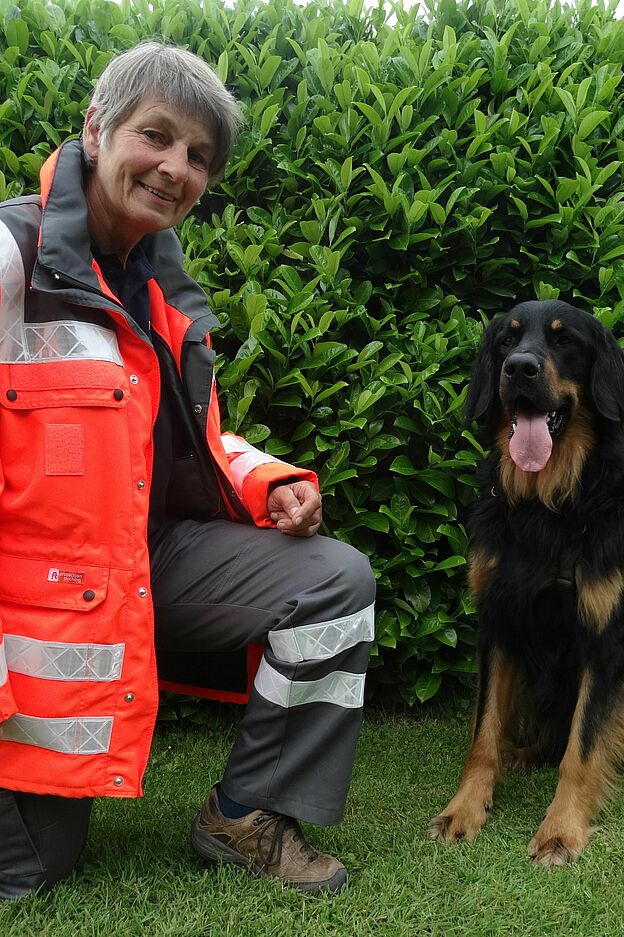 DRK_Rettungshunde_sabine_mit_bob