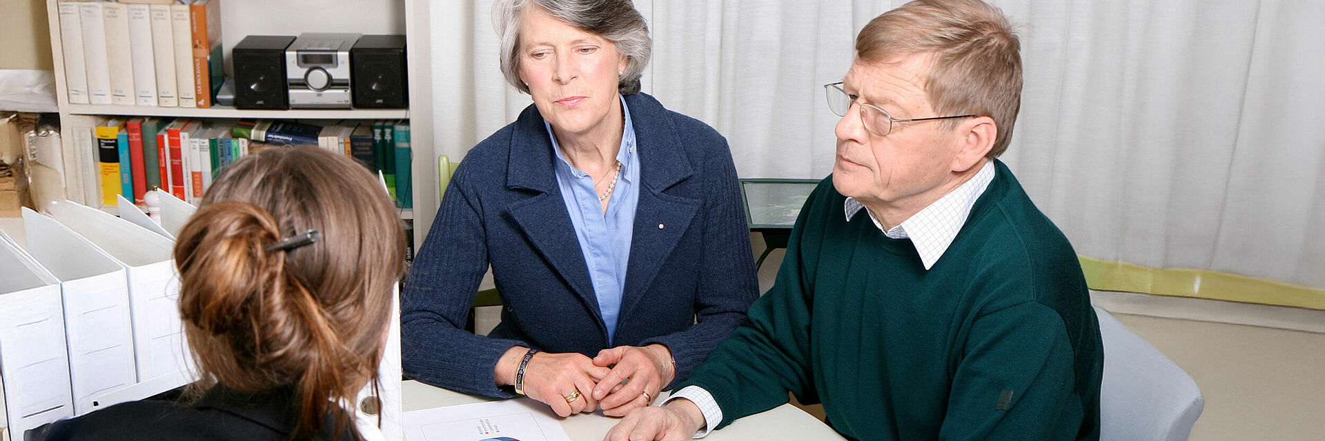 Paar im Beratungsgespräch beim DRK Stadtallendorf